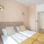 Spacious Two Bedroom With Underground Parking By Renters Apartmán *