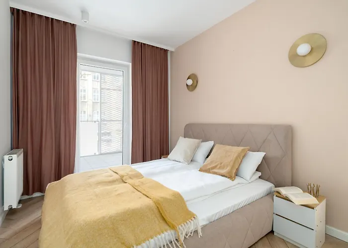 Spacious Two Bedroom With Underground Parking By Renters Appartamento