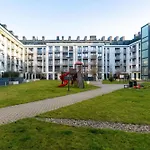 Spacious Two Bedroom With Underground Parking By Renters * بوزنان