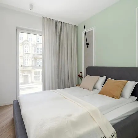 Апартаменты Spacious Two Bedroom With Underground Parking By Renters *