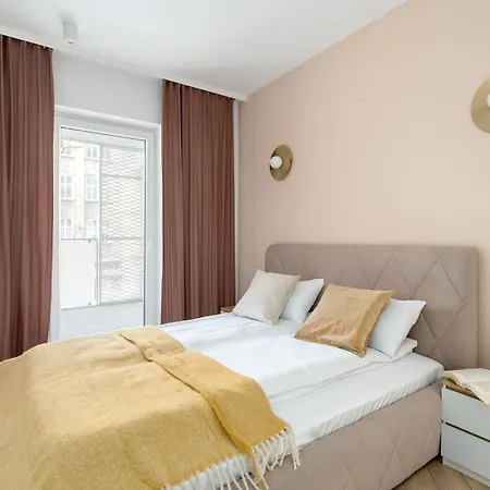 Spacious Two Bedroom With Underground Parking By Renters Lägenhet