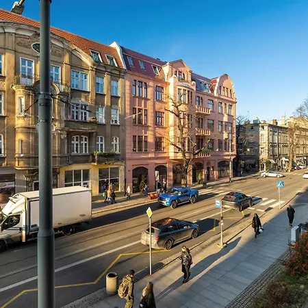 Апартаменты Spacious Two Bedroom With Underground Parking By Renters Познань