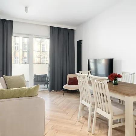 Lägenhet Spacious Two Bedroom With Underground Parking By Renters Poznań