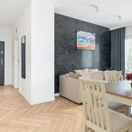 Spacious Two Bedroom With Underground Parking By Renters