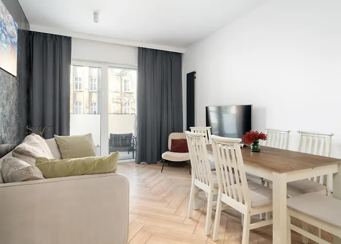 Апартаменты Spacious Two Bedroom With Underground Parking By Renters Познань