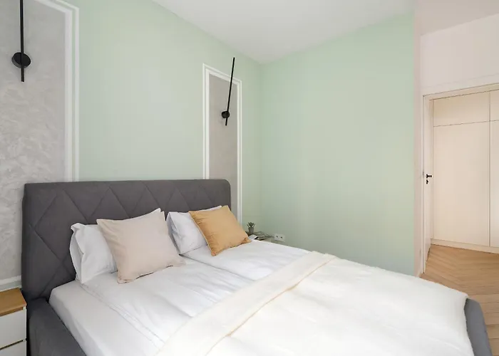 Spacious Two Bedroom With Underground Parking By Renters Apartamento Poznan