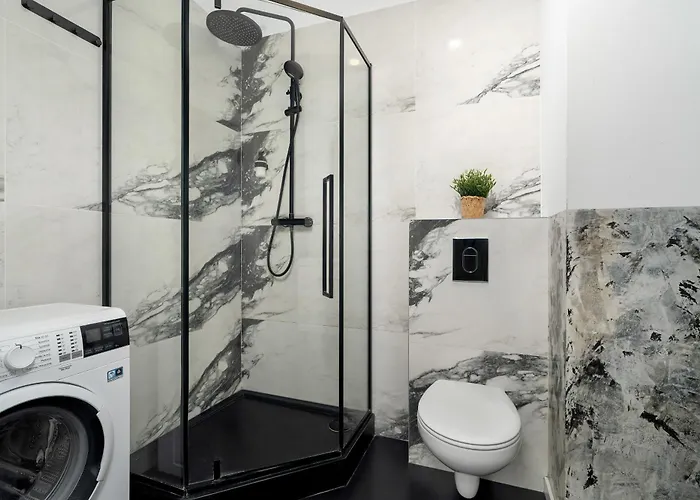 Апартаменты Spacious Two Bedroom With Underground Parking By Renters *