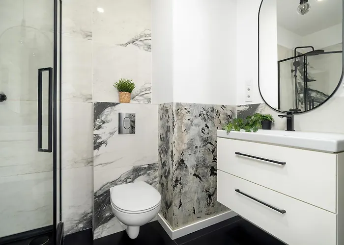 Spacious Two Bedroom With Underground Parking By Renters