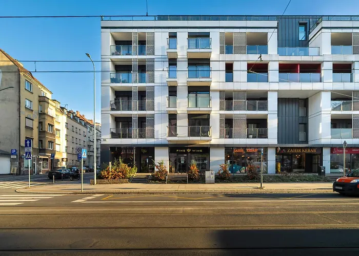 Spacious Two Bedroom With Underground Parking By Renters