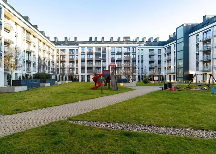 Spacious Two Bedroom With Underground Parking By Renters * Познань